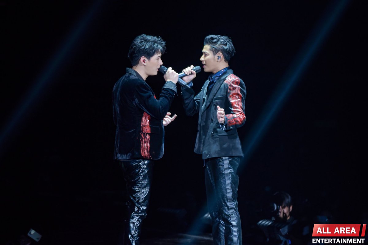 allarea_ent's tweet photo. ภาพบรรยากาศคอนเสิร์ต “Fantopia” รอบ “คริส-สิงโต”
#Fantopia2020 #ทีมพีรญา 
#FantopiaxKristSingto 
#คริสสิงโต #Kristperawat 
#SingtoPrachaya https://t.co/4gM4W4yM0t