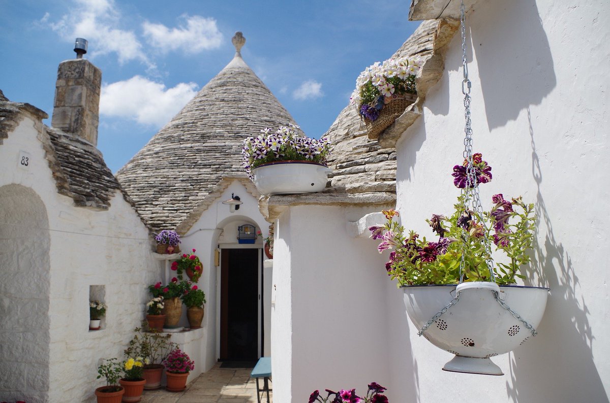 #GoodMorningTwitterWorld from the magic #Alberobello, #Apulia 🥰✨

#Italy #italianwonders #italia #Puglia #travel #trip #Buongiorno #goodmorning