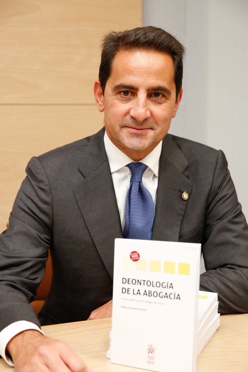 AlbinoEscribano's tweet photo. Toda mi gratitud para el CGAE, su Presidenta, mis compañeros del Pleno  y trabajadores de la Casa que tan magnifica acogida dispensaron ayer a la presentación del libro “Deontologia de la Abogacía”. Todos han contribuido a su realización y forman parte de él. @Abogacia_es https://t.co/CkDvqapRXH