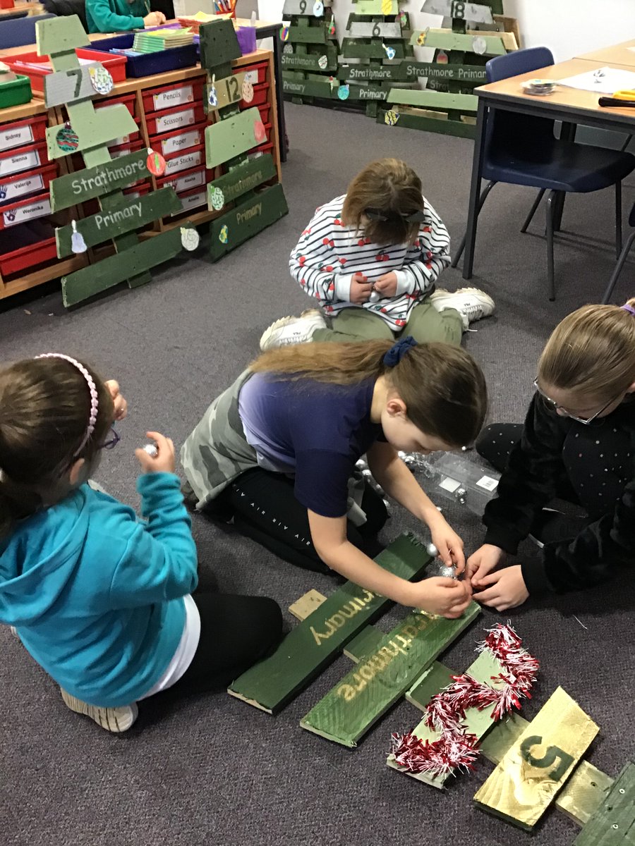 MrsMathieson1's tweet photo. Nearly there... 5 more to decorate πͺπ½π¨π#strathietrees #funinP4 #enterprise @MrsMaclean1 https://t.co/gXtmQoEAYi