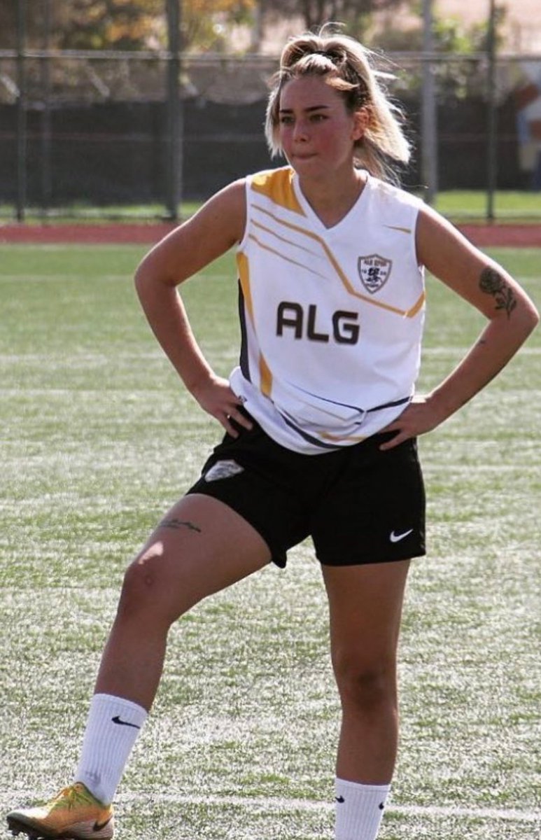 İyi ki doğdun sarı civciv 🐥  seni çok seviyoruz ve sonuna kadar da sevmeye devam edicez attıgın her adımda yanında oldugumuzu hisset iyi ki doğdun 🤙 <a href="/aycan20yanac/">Aycan Yanac</a>