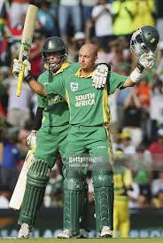 ..could have been dangerous. So, what was SA's score when  @jacqueskallis75 got out? 327. Ok, what is the twist here? Before I get to the twist, let me tell you the carnage that Gibbs had caused after  @GraemeSmith49 had got out. Gibbs was 84 off 73 b when Smith was dismissed..