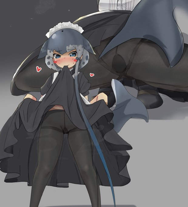 クラシカルメイド服ロングスカートたくし上げ黒タイツイッカクちゃんの太ももも💞 