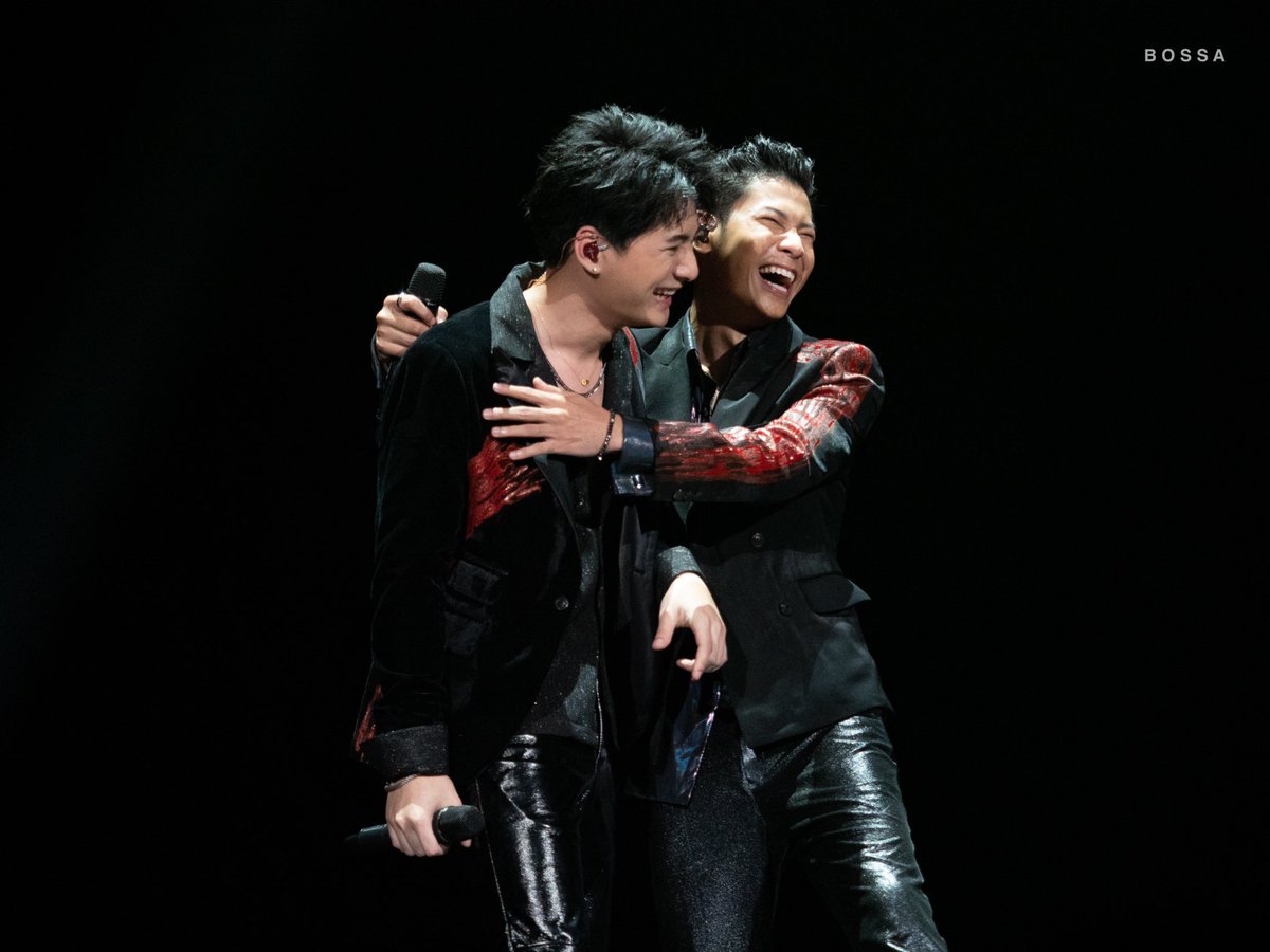 bossatravel's tweet photo. คุณกอดผม (กอดเนียนๆ)
 #FantopiaxKristSingto https://t.co/z5jq7nQXln