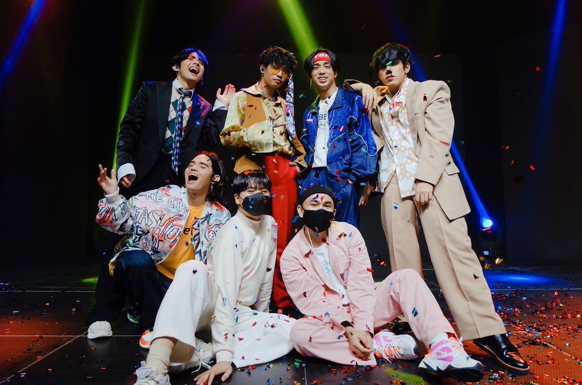 markranque2's tweet photo. And the concert has ended! 🎉

That was so awesome! We did it @jmsdvr_ We did our best. I'm so thankful and happy for this day! 🙏🏻

Thank you so much, @SB19Official , @showbtph , and A'TIN! 💙

#SB19onGlobalLive #SB19 #styledbymarkranque #ranquestylingteam https://t.co/DgrG4ULSYE