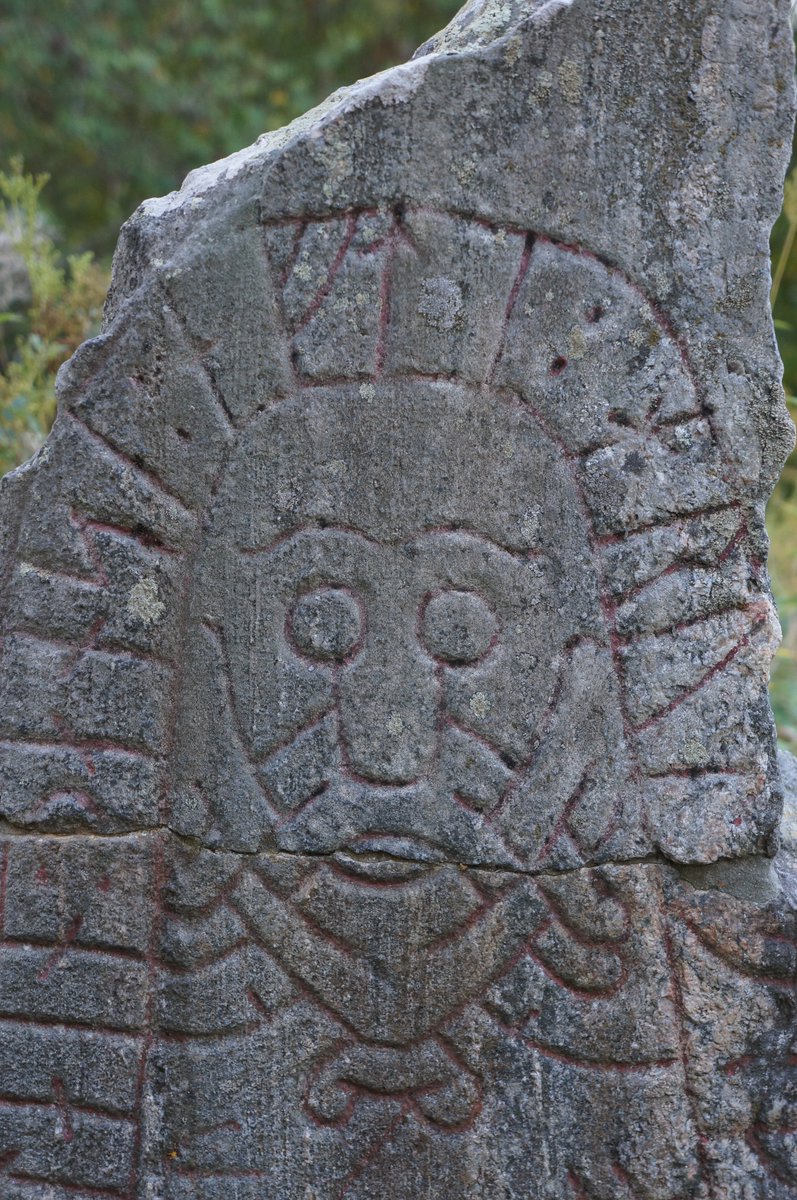 For day 116 of #MuseumsUnlocked #HatsHeadgearMasks here is a very fine mask on Swedish #runestone Sö367 Släbro. The text is interesting too, though whether it explains the mask or not can be discussed! #runology