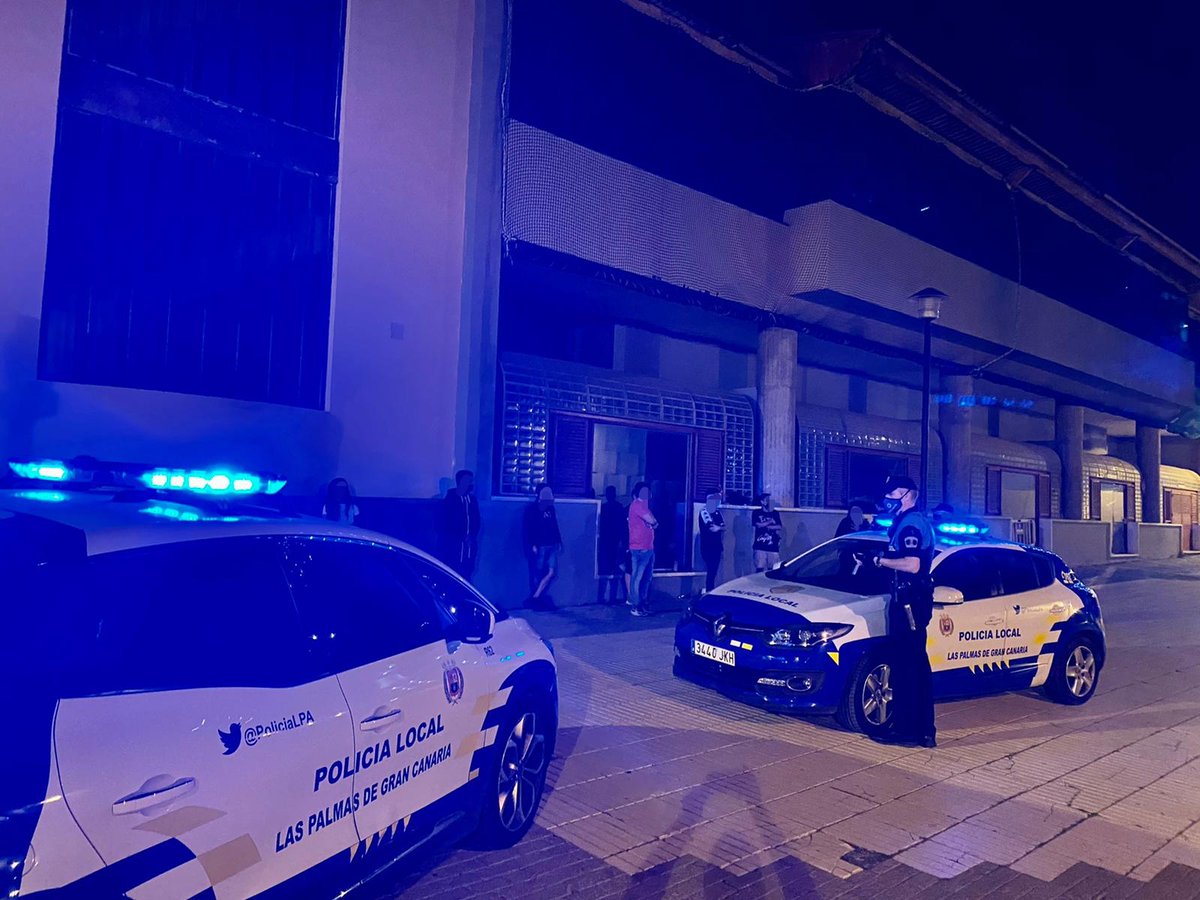 #CalleVenegas

Anoche realizamos más de 10 servicios de botellón en varios puntos de la ciudad.

Se denunciaron a varios jóvenes que no respetaban la distancia de seguridad ni el uso de mascarillas 😷.