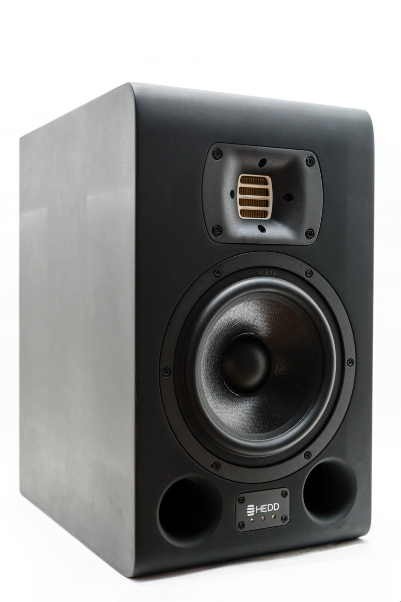 Kokobit Studio もぎ 今までお借りしたモニタースピーカーの雑感 Adam T7v 思ってたより低音出るけど 音が薄い Hedd Type07 定位できる位置がピーキーだけど 定位した時の音が凄すぎて鳥肌が立つ素晴らしいモデル Reproducer Epic 5 定位