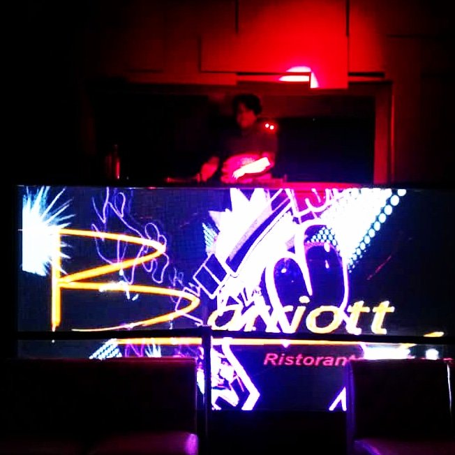 djhectorjr's tweet photo. La rumba más exclusiva de Caracas solo in @barriott con las mejores mezclas del @DJHectorJr
#Rumba #Barriott #RumbaBarriott #Disco #Club #VIP #HOY #Tonight #Viernes #Friday #FridayParty #Musica #Mezclas #Mix #DJ #DJHectorJr #Impelable #Show #Espectaculo #SonidoMeyer #LoMejor https://t.co/k68Pj0uQs8