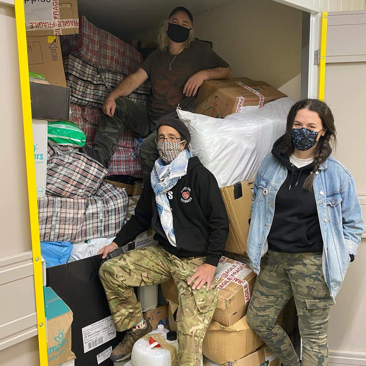 Another busy day packing up your donations to go on a second lorry to Greece. Donations were part of the <a href="/chooselove/">Choose Love</a> national collection with many smaller charities helping to coordinate efforts in their local areas. #chooselove #helprefugees #bananaboxes #80dropofflocations