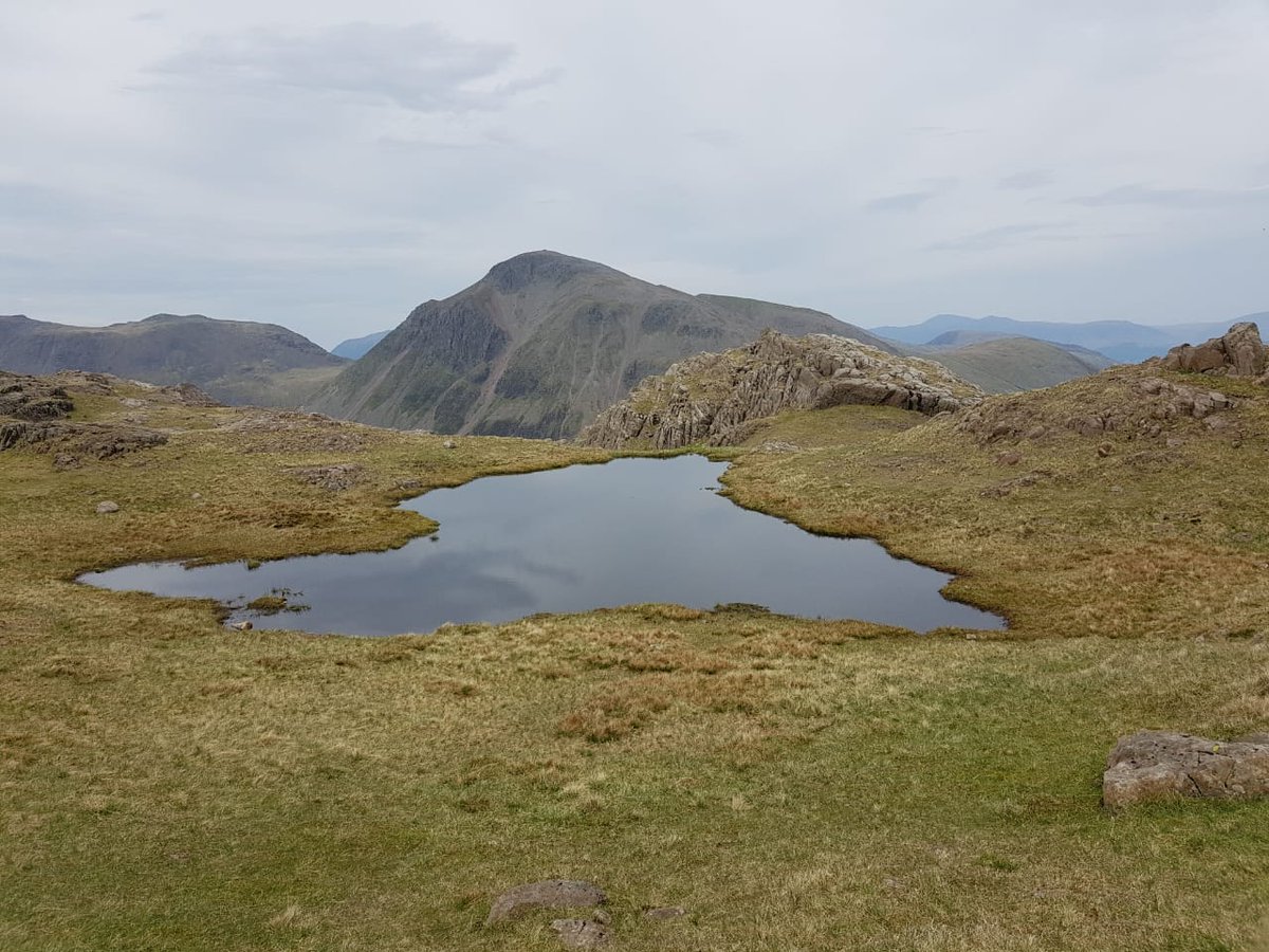 Minimalism of lakes: