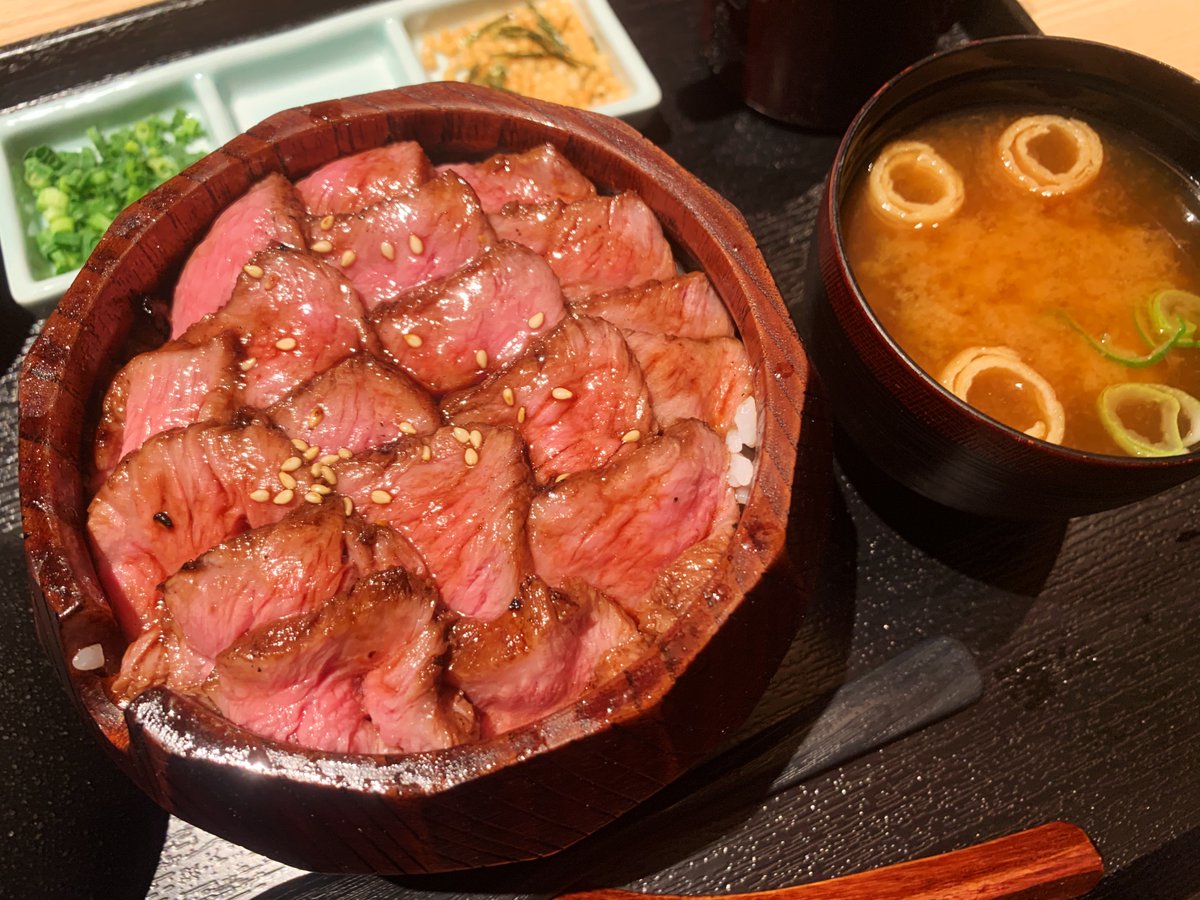 唯一無二の絶品グルメ むにぐるめ しゃぶすき家 馬喰一代 愛知 名古屋駅から徒歩5分 ランチ限定で 馬喰ひつまぶし御膳 を食べられるお店 蓋を開けると一面にレアで柔らかい肉の海が広がる超贅沢ランチ そのまま食べると肉の旨味を楽しめて 唯一無二の絶品グルメ むにぐるめ しゃぶすき家 馬喰一代 愛知 名古屋駅から徒歩5分 ランチ限定で 馬喰ひつまぶし御膳 を食べられるお店 蓋を開けると一面にレアで柔らかい肉の海が広がる超贅沢ランチ そのまま食べると肉の旨味を楽しめて