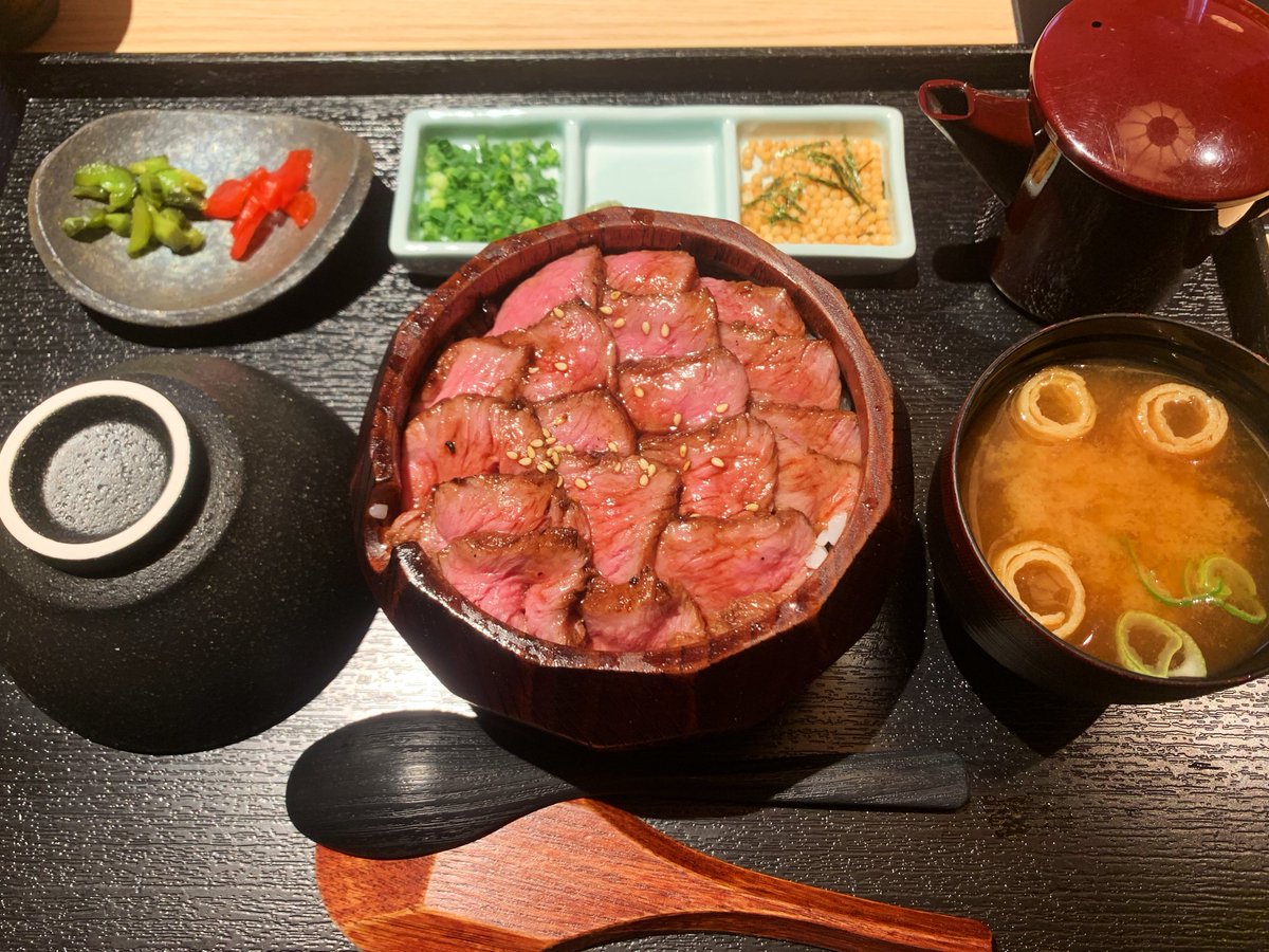 唯一無二の絶品グルメ むにぐるめ しゃぶすき家 馬喰一代 愛知 名古屋駅から徒歩5分 ランチ限定で 馬喰ひつまぶし御膳 を食べられるお店 蓋を開けると一面にレアで柔らかい肉の海が広がる超贅沢ランチ そのまま食べると肉の旨味を楽しめて 唯一無二の絶品グルメ むにぐるめ しゃぶすき家 馬喰一代 愛知 名古屋駅から徒歩5分 ランチ限定で 馬喰ひつまぶし御膳 を食べられるお店 蓋を開けると一面にレアで柔らかい肉の海が広がる超贅沢ランチ そのまま食べると肉の旨味を楽しめて