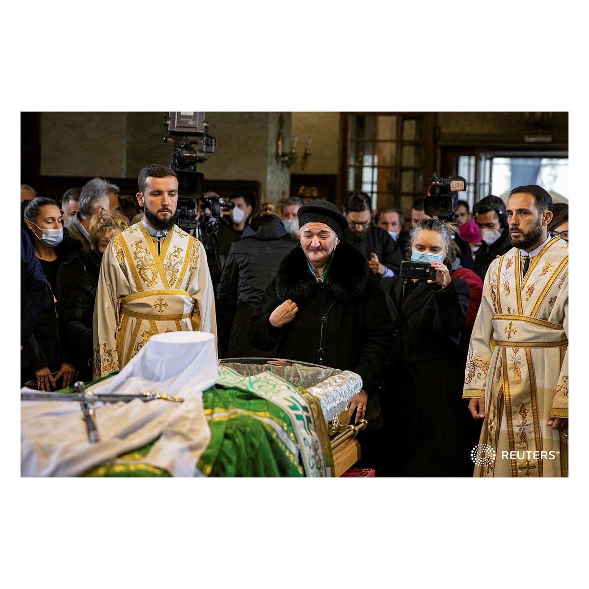 markodjurica's tweet photo. Mourners pay respects around the casket of Serbia's late Patriarch Irinej, who died after contracting COVID-19, during funeral rites at Belgrade's Archangel Michael cathedral church, in Belgrade, Serbia, November 21, 2020. @reuterspictures #religion #othodox https://t.co/dNK5aKizFG