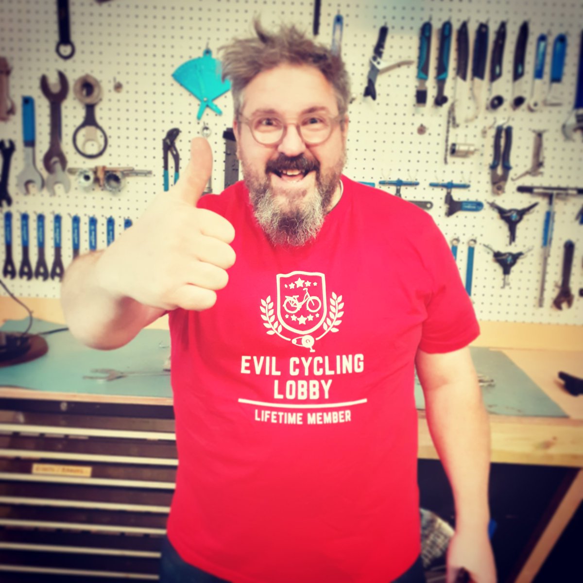 bikes4transport's tweet photo. Proud to be supplying and fixing more dastardly weapons of mass transit today after accepting lifetime membership (boughttheteeshirt) of the evil cycle lobby. Via la revolutions. #evilcyclelobby #bestkindofevil #rideabike #begreat https://t.co/vNMVTmXwWZ