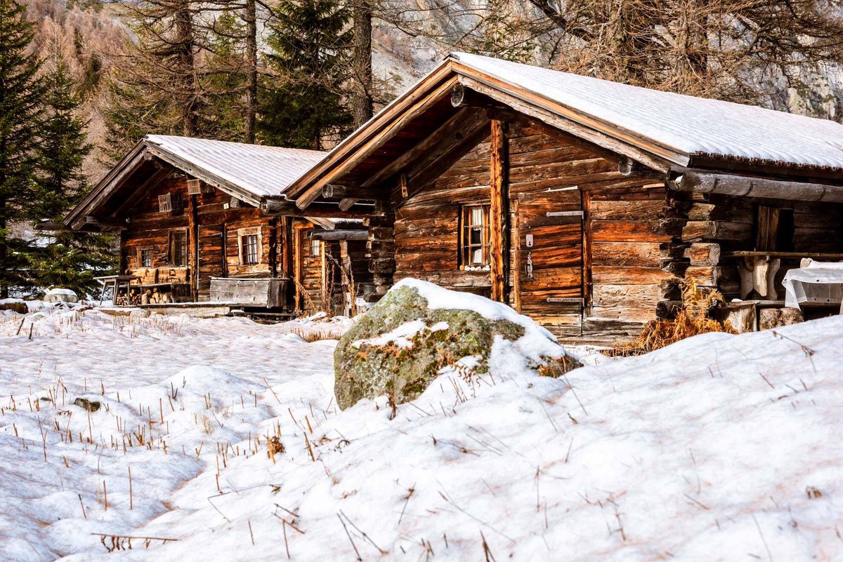 Happiness is homemade 🏠❄️❤️⁣

#courmayeur #courmayeurmontblanc #italyatitspeak #wearebestofthealps #lovevda #montblanc #montebianco #winteriscoming #HomeSweetHome