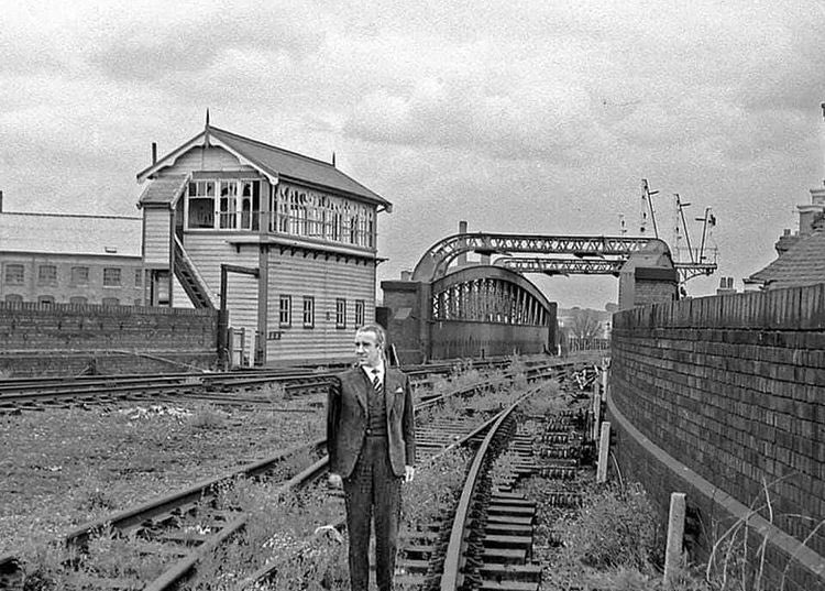 10/ Ernest Marples admiring his work after closing down Leicester Central Railway Station