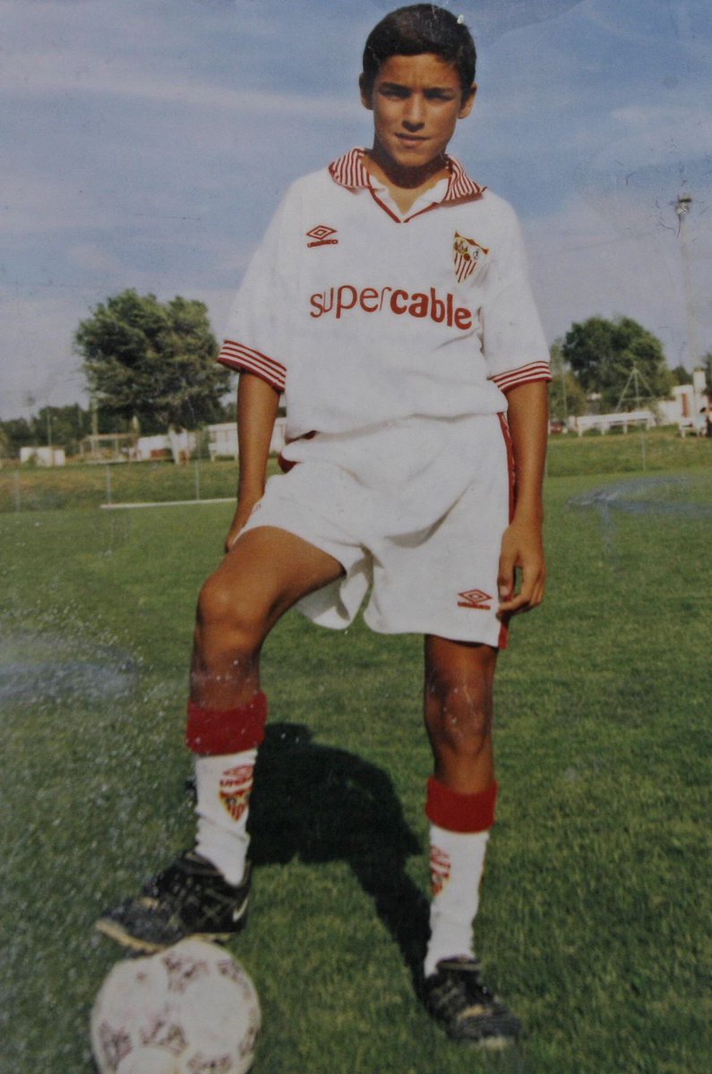JoseMariFC's tweet photo. ¡Feliz 35 cumpleaños, @JNavas! 🎉

Capitán. Ejemplo. Leyenda. 🔝 #SevillaFC https://t.co/fTAyiKClD0