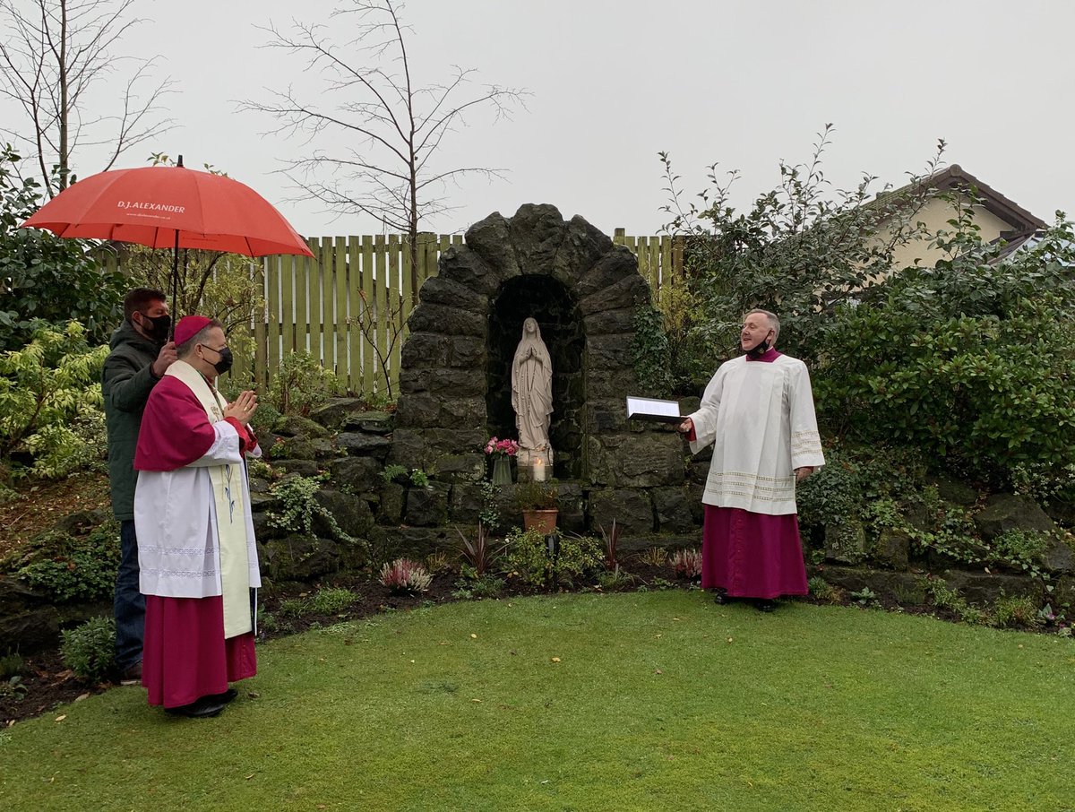 stbenedictsren's tweet photo. We were delighted to join the parish community of St. Fillan’s as @john_bishopjohn blessed the refurbished gate to the path from the school to the shrine of Our Lady of Lourdes. Another highlight in our celebration of Catholic Education Week! @DoPEducation1 @Fillan_Bear https://t.co/gaXnhnOzwn