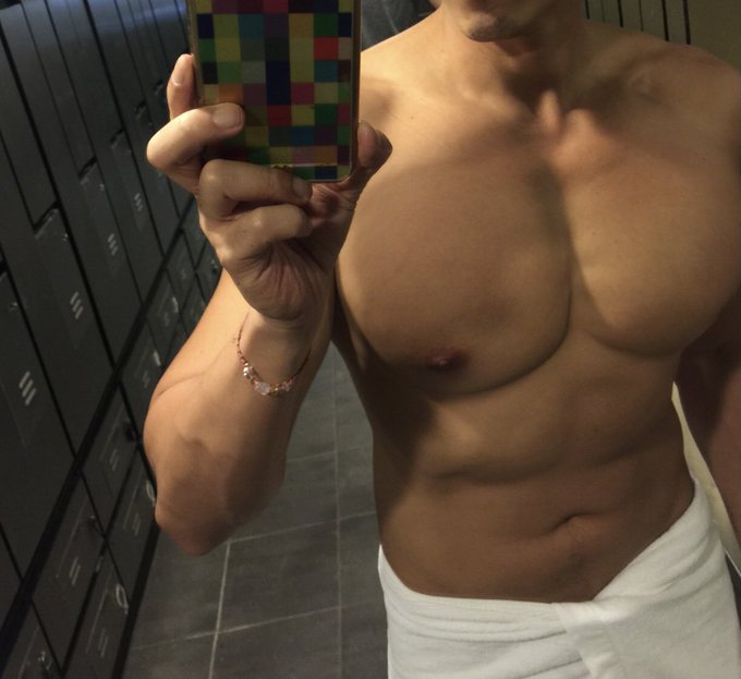 我不是只有圓奶 練起來一樣有線條跟厚度😏  #週末自己的健身時間 https://t.co/NcjahIW1KX<a href="/tag/%E9%80%B1%E6%9C%AB%E8%87%AA%E5%B7%B1%E7%9A%84%E5%81%A5%E8%BA%AB%E6%99%82%E9%96%93"class="tags">#週末自己的健身時間</a>