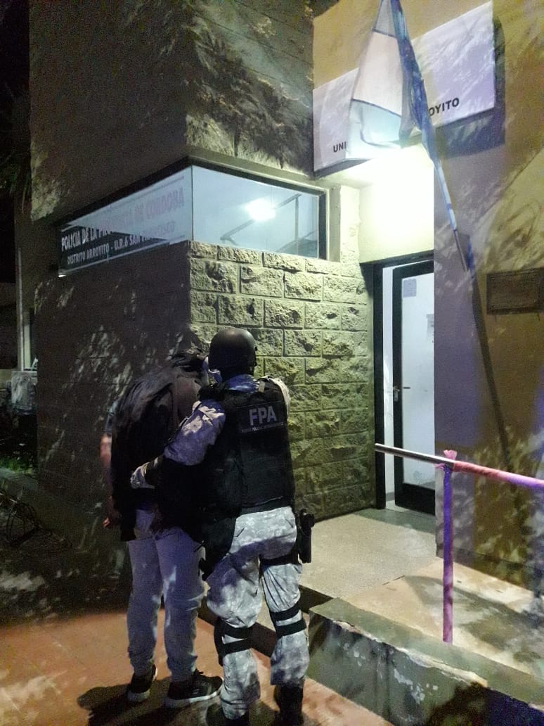 FPAcba's tweet photo. Tras denuncias anónimas, FPA realizó allanamientos en #Arroyito y #ElFuertecito. Dos detenidos
https://t.co/GIHBAaKebG vía @MPFCordoba https://t.co/bC8EiWi0ul