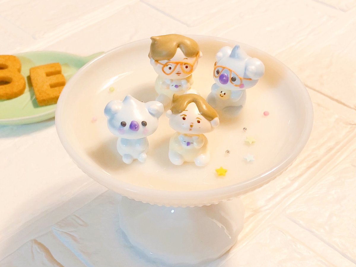 haruchannel23's tweet image. 🌱┈┈┈┈┈┈┈┈┈┈┈┈

  Thank you k☻re nim ❣️
(@namnamjeans)

┈┈┈┈┈┈┈┈┈┈┈┈🌱

昨日のナムジュン…！
原画もメレンゲをイメージして
描かれたそうです🙏🥺✨
KOYAちゃんも아빠の真似してみました🐨

#harunarmysweets