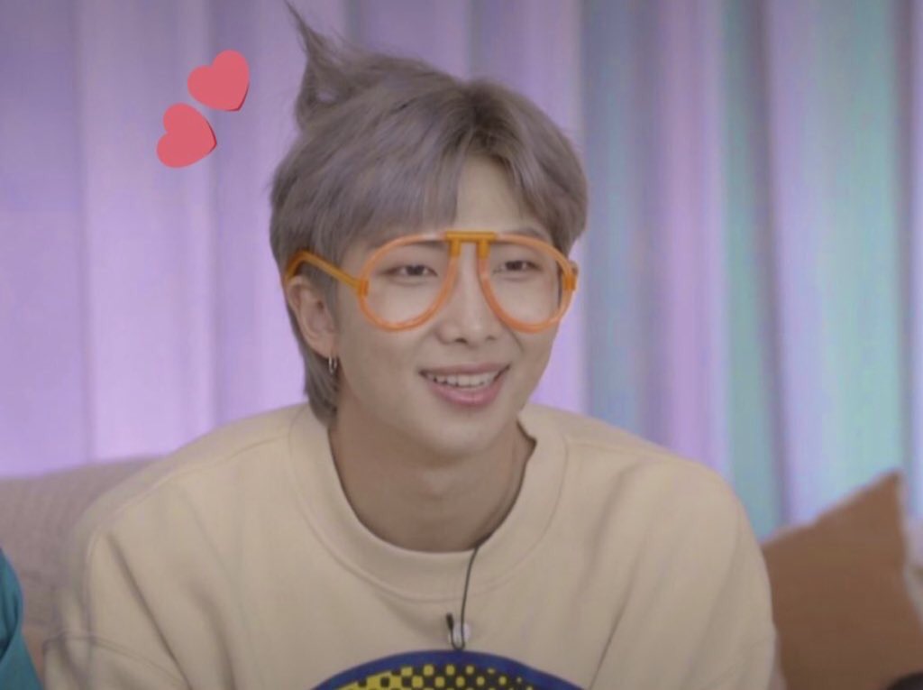 haruchannel23's tweet image. 🌱┈┈┈┈┈┈┈┈┈┈┈┈

  Thank you k☻re nim ❣️
(@namnamjeans)

┈┈┈┈┈┈┈┈┈┈┈┈🌱

昨日のナムジュン…！
原画もメレンゲをイメージして
描かれたそうです🙏🥺✨
KOYAちゃんも아빠の真似してみました🐨

#harunarmysweets