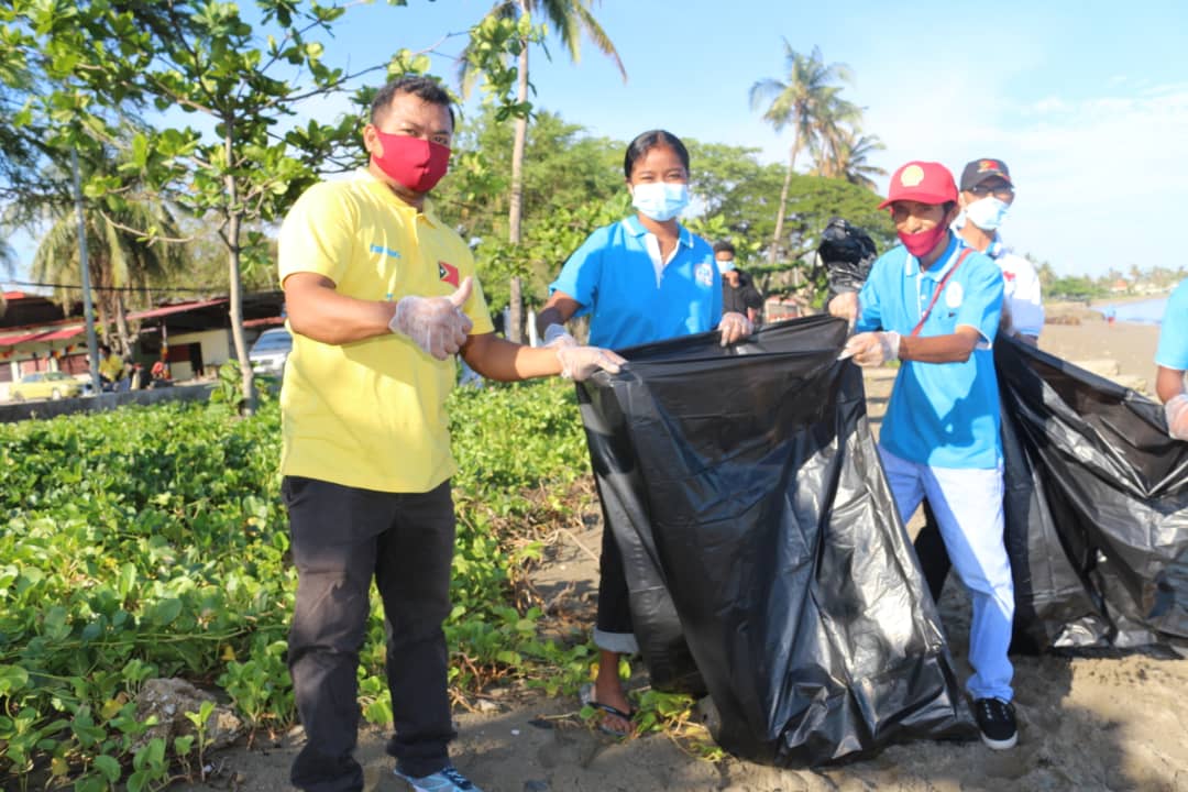 STLTimorLeste's tweet photo. Atividades ohin loron Sabadu, 21 Novembru 2020 servisu hamutuk entre STL Corp. ho Telemor hodi hamos plastiku iha tasi ibun ho naran programa "Zero Plastiku".

-Less Plastic, More Life 🙌🏼

#SuaraTimorLorosae #STLCorp #Telemor #TimorLeste #Dili https://t.co/pZikPlJjLN