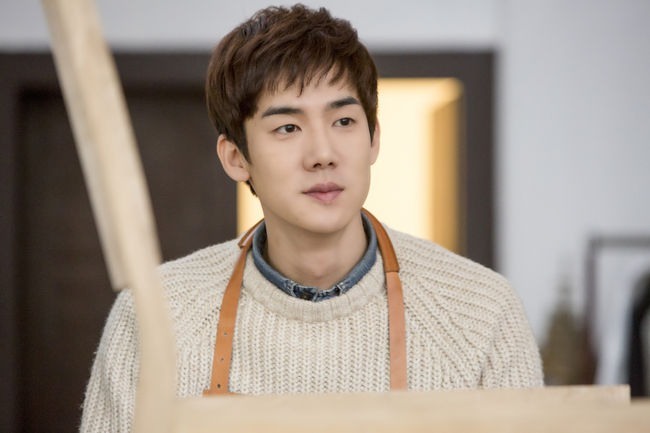 as Woo-jin who enjoys building things (Beauty Inside, 2015) #17YearsWithYoo #17년전에_데뷔해줘서_고마워_유연석 #YooYeonSeok  #유연석