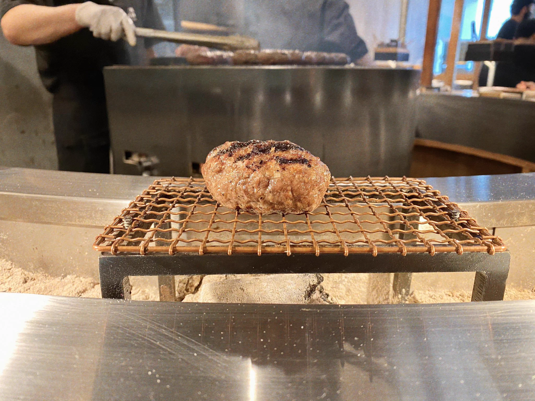 炭火焼きハンバーグと炊き立てご飯の専門店が夢のよう！『挽肉と米』いろいろな味で楽しめると話題！！