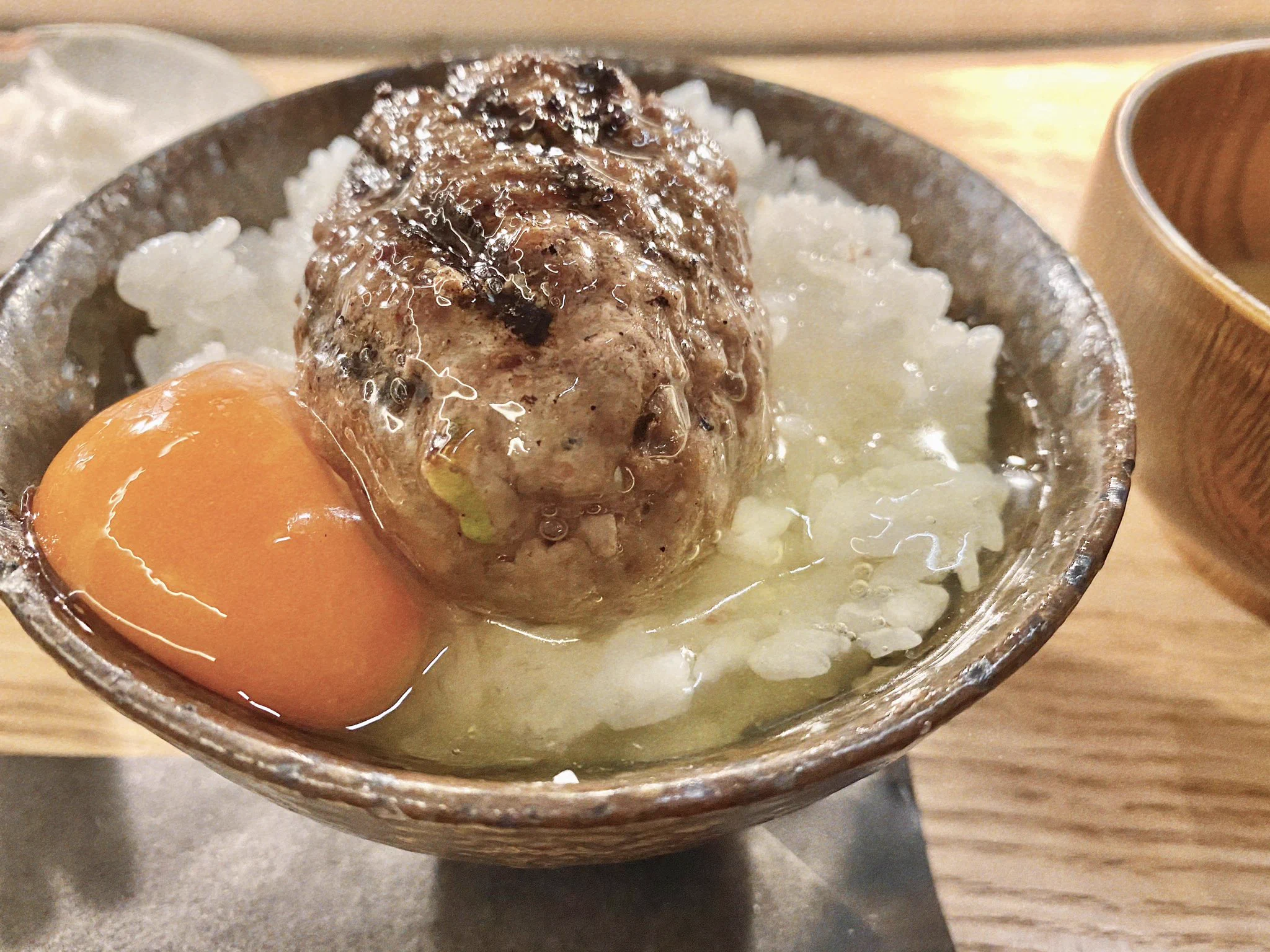 炭火焼きハンバーグと炊き立てご飯の専門店が夢のよう！『挽肉と米』いろいろな味で楽しめると話題！！