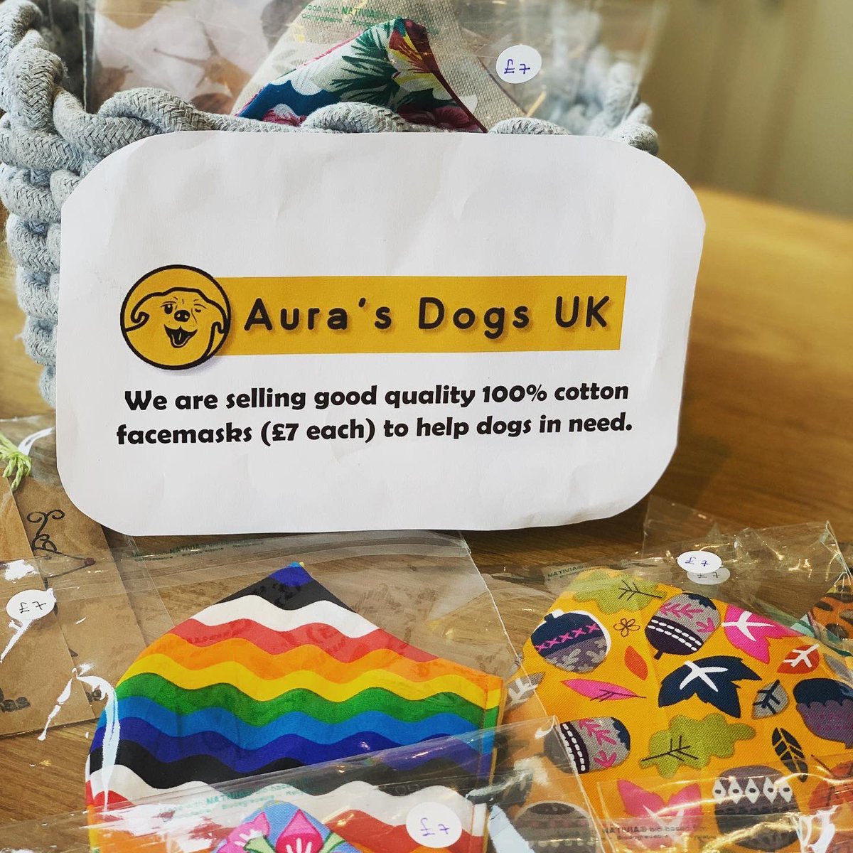 VeWildCafe1's tweet photo. Crafted gifts to help animals in need 💚
#Vegan #GoVegan #Christmasgifts #handmadegifts #HandmadeInUK #cardiffvegans #welshvegans #WorldVeganMonth https://t.co/dYk6tzqvlo