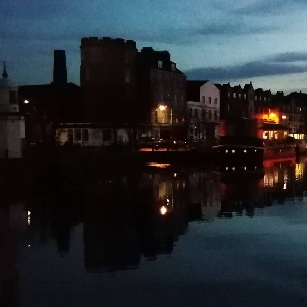 Leith at dusk a couple of days ago 💙

#Leith #dusk #reflection #edinburgh #scotland #beautifuledinburgh #beautifulscotland #dailyconstitutional #wandering #panorama #iloveleith #staycation #twilight #nofilter #moon instagr.am/p/CH27JJQDaaM/