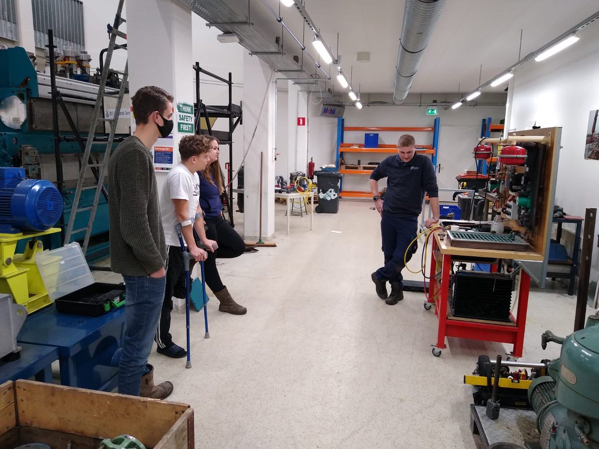 Dit is waar wij als <a href="/Noorderpoort/">Noorderpoort</a> <a href="/EnergyMaritime/">NP Energy & Maritime</a> blij van worden: #SamdeJong van #KemerinkKoeltechniek verzorgde een theoriecomponent en aansluitend het bijbehorend practicum als onderdeel van het keuzedeel #Koeltechniek aan onze studenten #AllroundOperationeelTechnicus