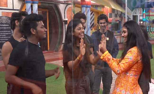 thefirstindia's tweet photo. #BiggBossTelugu4 contestant #Abhijeet is the best entertainer among the current lot of contestants in the house. Abhijeet’s Human vs Robots task was probably one of the best tasks ever in Bigg Boss Telugu 4.
#BiggBoss4Telugu #WeAdmireAbijeet https://t.co/2muCKdVzz2