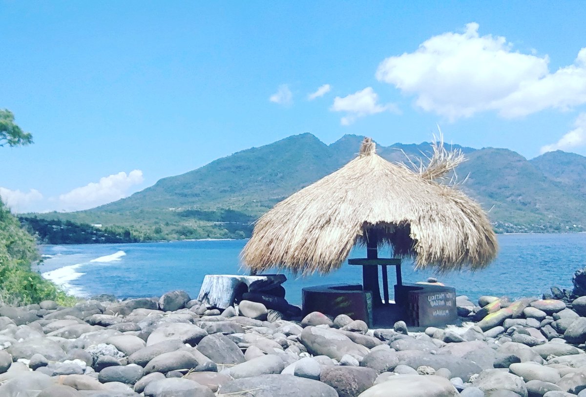 solorhayon's tweet photo. Secangkir kopi sebatang rokok wawww nikmatnya..alam Solor pulau Solor Flotim ntt https://t.co/0yUDGfhPFt