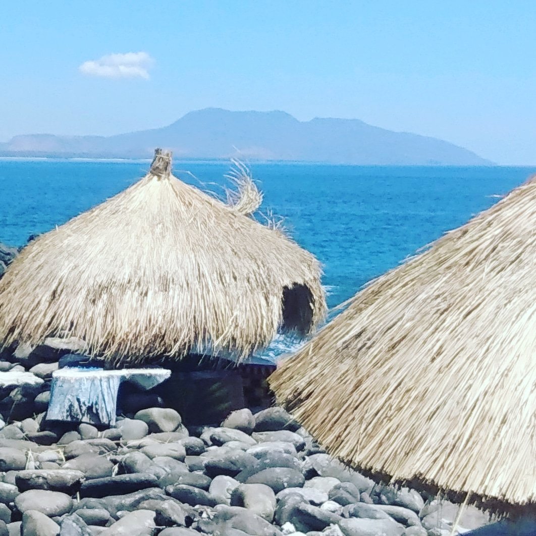 Secangkir kopi sebatang rokok wawww nikmatnya..alam Solor pulau Solor Flotim ntt