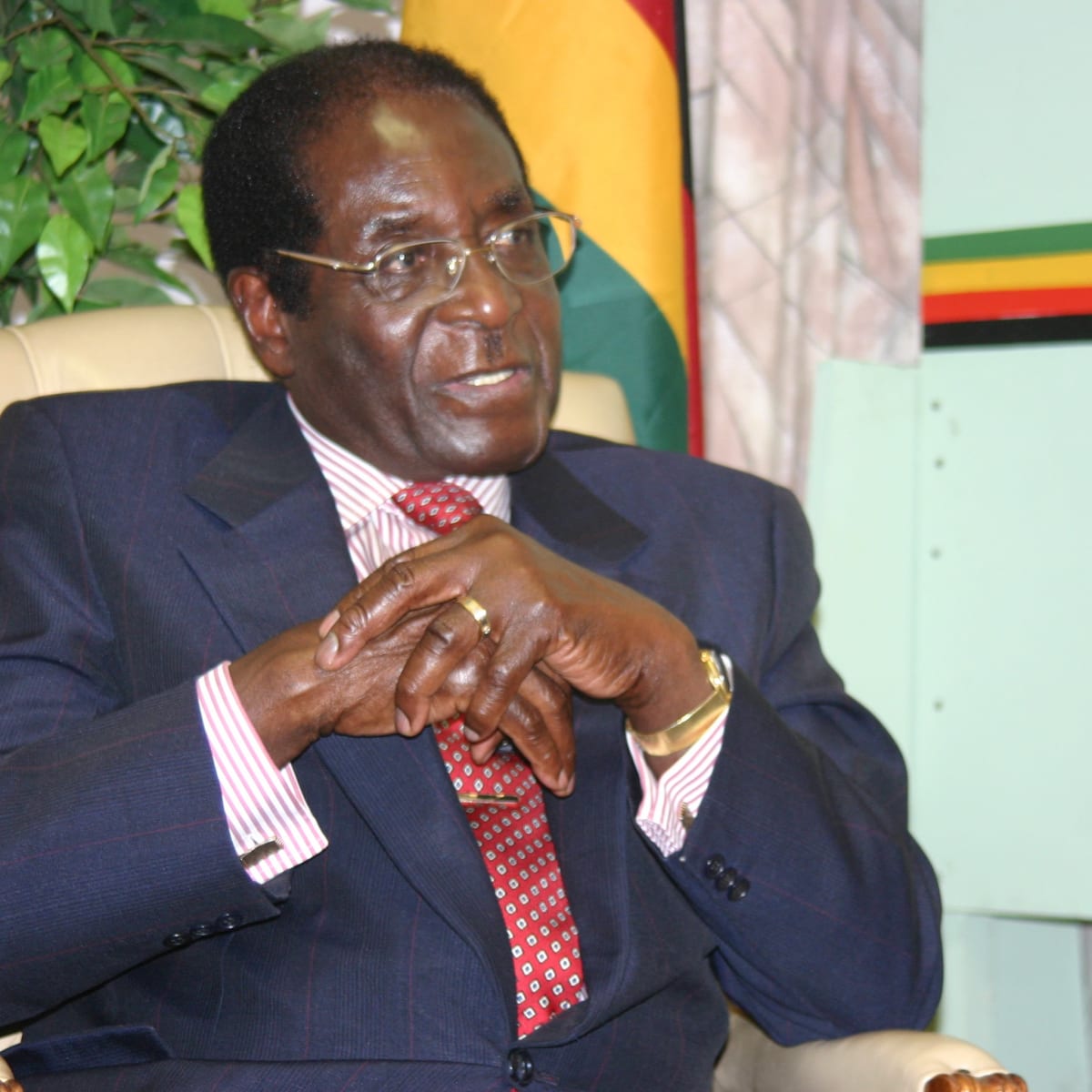 Robert Mugabe s'adresse à la jeunesse du Zimbabwe : "Quand vous faites l’amour avec une femme d’une autre nationalité, faites le très bien car c'est toute la nation que vous représentez.”