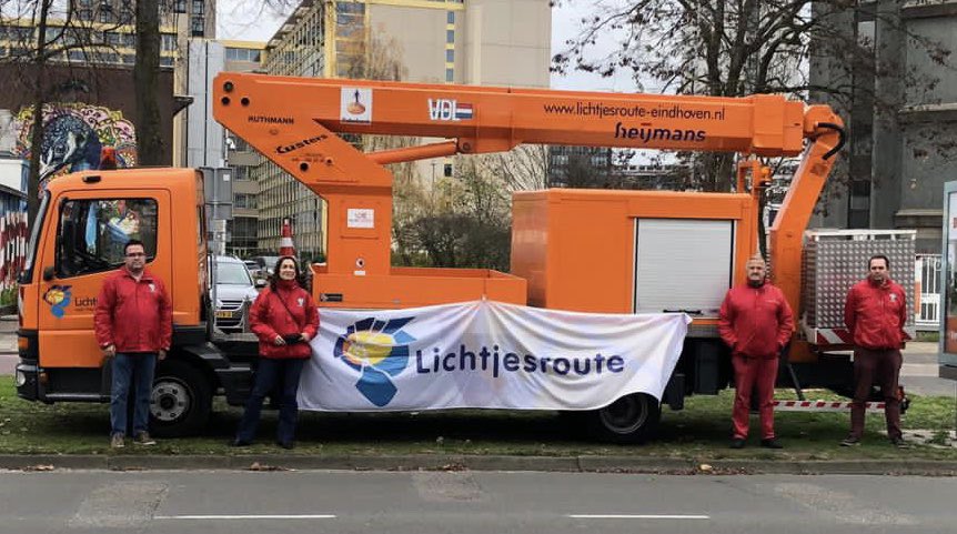 De laatste groet aan een coryfee van <a href="/psveindhoven/">PSV International</a>. #ripHarrievanRaaij #psvsupporters #roodwit