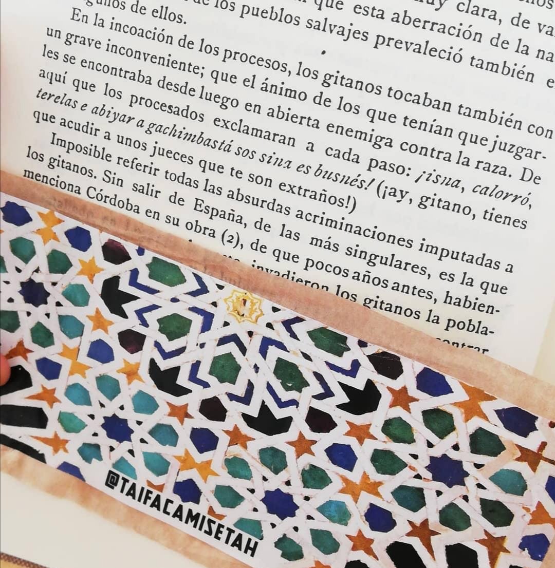 clj93_'s tweet photo. aprovechando la pegatina como marcapáginas. @TaifaAlandalus 🥰✌🏾 https://t.co/SS7Rp2PxCd