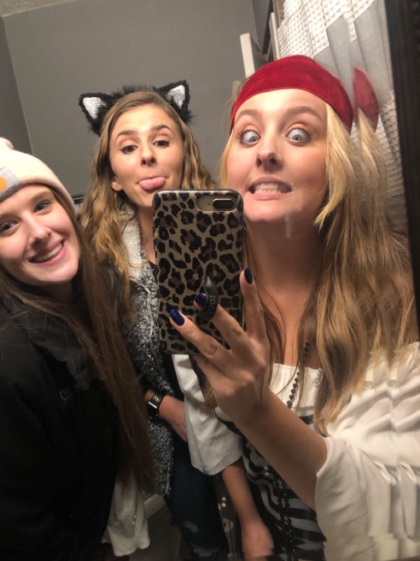Asppeenn's tweet photo. You know what day it is? It’s this beautiful gals’ 25th birthday 🎉🎁🎊🎈 wishing you the happiest and wonderful birthday yet. Love you! https://t.co/XvtFoN8JqC