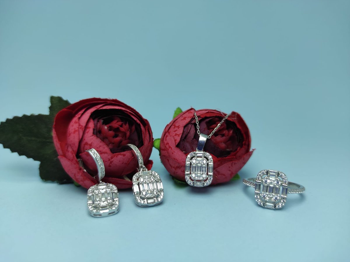 vaveylasilver's tweet photo. https://t.co/eXWjXvnJG1  #gümüş #tasarım #aksesuar #hediye #silver #istanbul #alışveriş #souvenir #shopping #gift #design #accessory #follower #happy #nice #kombin #moda #gümüştakı #sevgiliyehediye https://t.co/mX3dWtsLr2