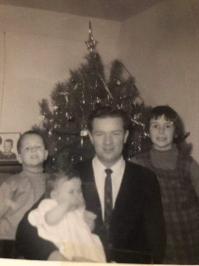 oldfarmgirlKA's tweet photo. #feelingselfish
Have 3 days off n not going to Mom's till Sun for a 1 night sleepover
Making an advent box for her w 26 notes from her kids n grandkids to start opening Nov 29.
First Christmas w/o Dad
Bought a card for just Mom yesterday
Had to fight the tears at the store https://t.co/lGv2pev34w