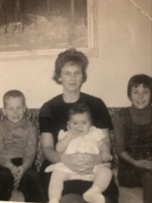 oldfarmgirlKA's tweet photo. #feelingselfish
Have 3 days off n not going to Mom's till Sun for a 1 night sleepover
Making an advent box for her w 26 notes from her kids n grandkids to start opening Nov 29.
First Christmas w/o Dad
Bought a card for just Mom yesterday
Had to fight the tears at the store https://t.co/lGv2pev34w