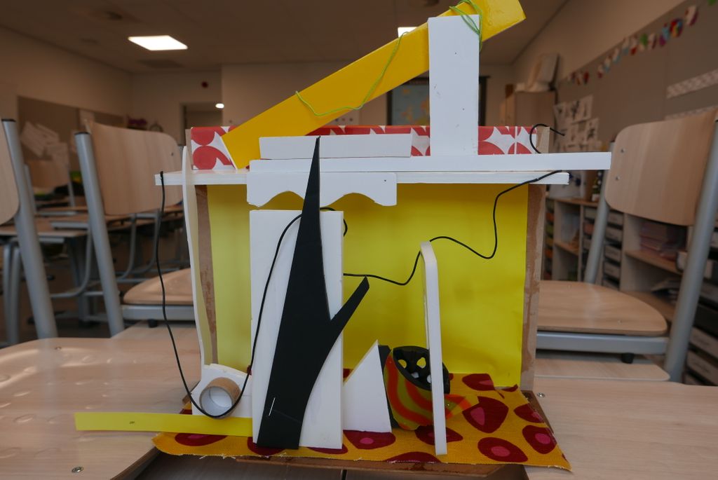 HaagsKinderAtel's tweet photo. De Spiegel leerde deze maand over de Ballets Russes én De Stijl. In beide 'kunststromingen' werkten alle disciplines samen om iets bijzonders neer te zetten.  Van interieur tot kostuumontwerp. Bijzonder! https://t.co/thykxXosjv