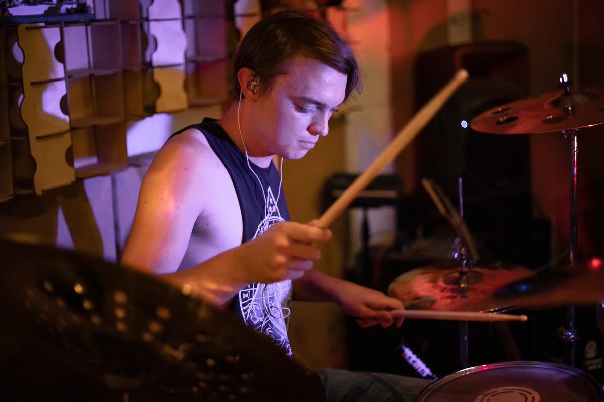 FallOfFathomID's tweet photo. Happy Birthday to the Bro behind the Beat @SparrellRyan . 

Help us Celebrate Ryan’s Birthday by JAMMING THE EP TODAY! 
https://t.co/7ZgPa9Y9Kl

📸: @musicmondays208 
🏠: The Chop Shop https://t.co/Be3raxHaqF