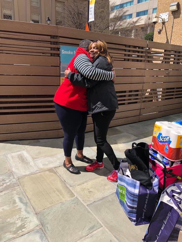 SP4acure's tweet photo. I had no idea this would be our last time embracing. I truly HATE CANCER!! #cancermentor #givingback #RVAnonprofit #Masseycancercenter #GoneTooSoon #TNBC #Blanketdriver #supportthecancercommunitry #Macys #everypennycount #SP4ACure https://t.co/73T3xqRfhK