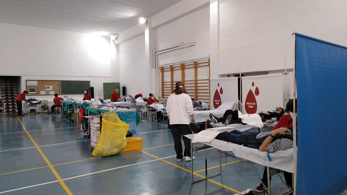 GVAdonasang's tweet photo. El IES Lluis Vives acoge hoy sábado la gran cita de la donación de sangre de la ciudad: #ValenciaSolidaria.
👉Tu colaboración es la pieza clave en esta jornada solidaria. ¡Te esperamos hasta las 21 horas! https://t.co/S4pUYPKIh0