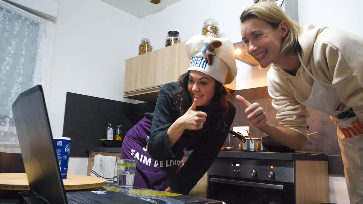 BourgesBasket's tweet photo. 👩🍳 Retrouvez un #TangoInside en exclu à la mi-temps : quand Sarah Michel & Elodie Godin donnent des cours de cuisine aux abonnés en visio ! #FiertéTango https://t.co/Vl96GyHLoz
