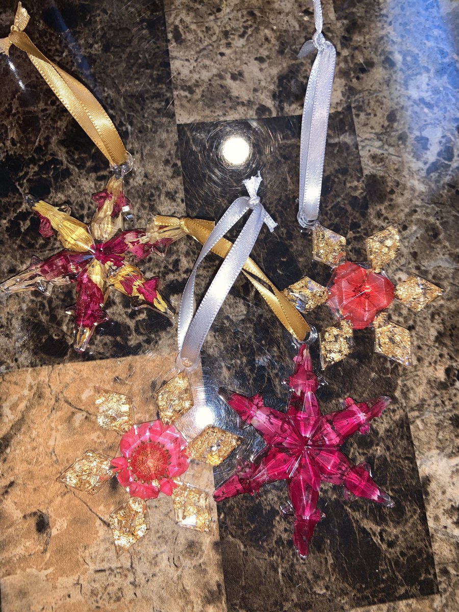 daniellevflores's tweet photo. New snowflake ornaments ❄️💖 these are special orders but I’ll have more coming to my Etsy soon! 🥰 https://t.co/eL4K0l9c1N